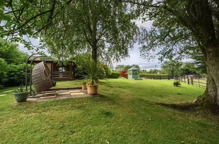 Rustall, Tunbridge Wells, Equestrian Property, land, stables