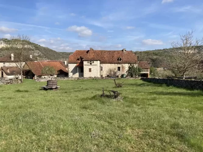 Sauliac-sur-Célé, Lot, France1199