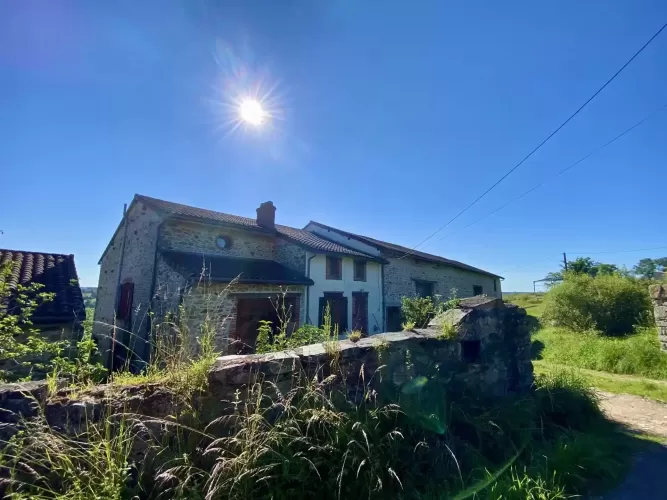 Farm, 28 hectares land, farmhouse,  barns,  Bellac, France