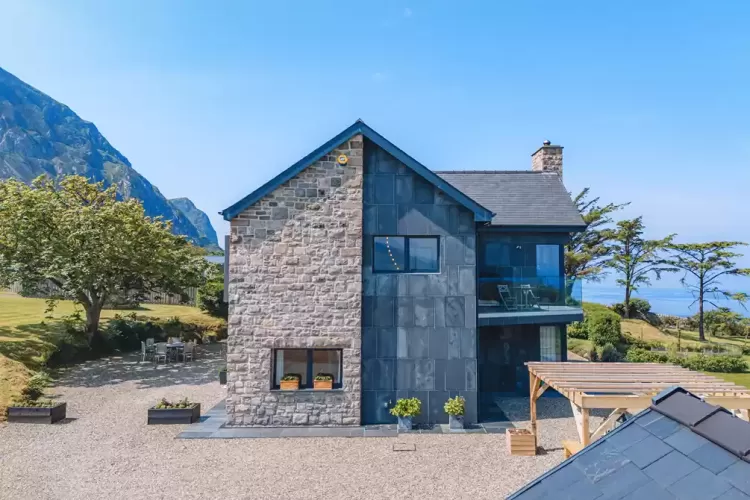 Contemporary, Country Home, 3 acres, Caernarfon, Wales