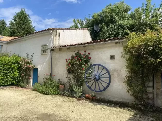 3-bed Farmhouse, 3-bed Cottage, Pons, Charente-Maritime, multi-generational, holiday cottage, annexe, 