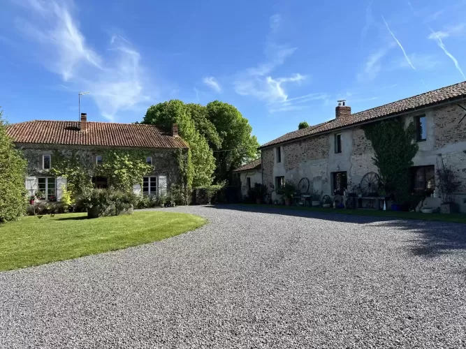 Farm, equestrian estate,  4 houses,  24 ha of land, Haute-Vienne