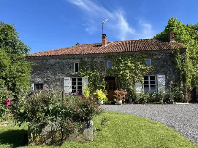 Farm, equestrian estate,  4 houses,  24 ha of land, Haute-Vienne