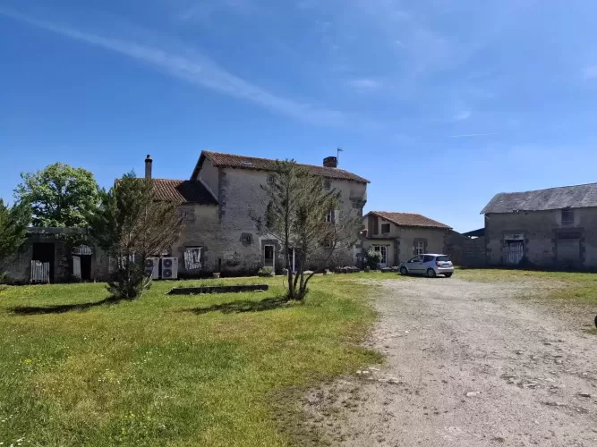 Farmhouse, second house, outbuildings,  27 hectares, Limousin , Oradour-Saint-Genest