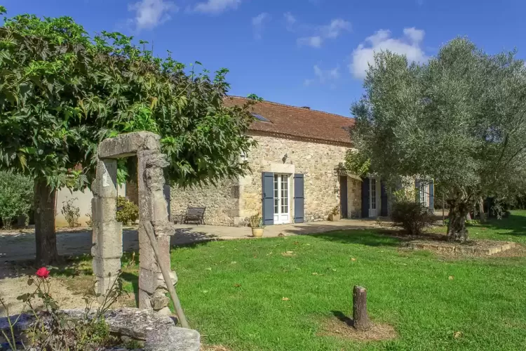 Fully renovated, 5-bed, stone villa, pool, Puy-l\'Eveque, France
