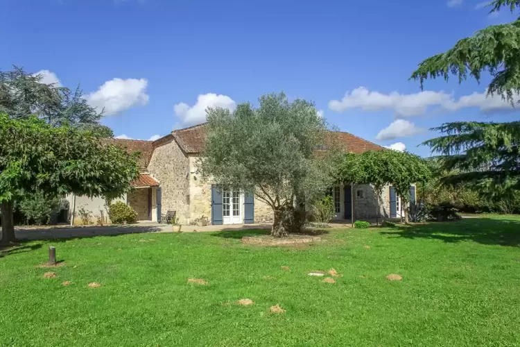 Fully renovated, 5-bed, stone villa, pool, Puy-l\'Eveque, France
