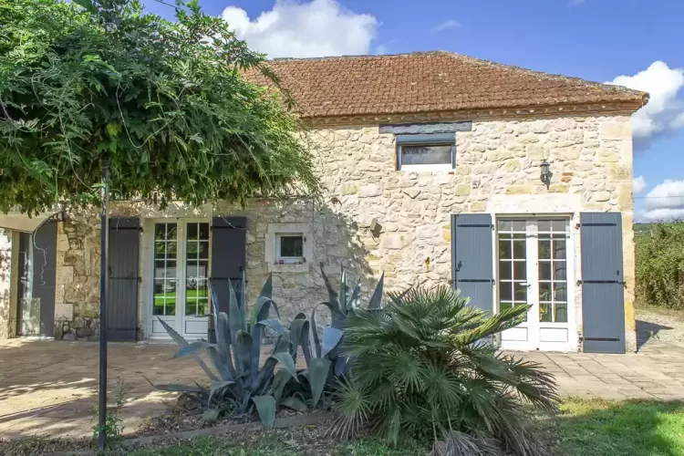 Fully renovated, 5-bed, stone villa, pool, Puy-l\'Eveque, France
