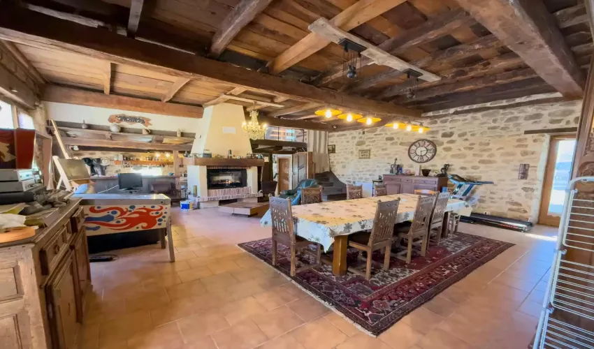 Thiviers, Dordogne, 24800, France1296