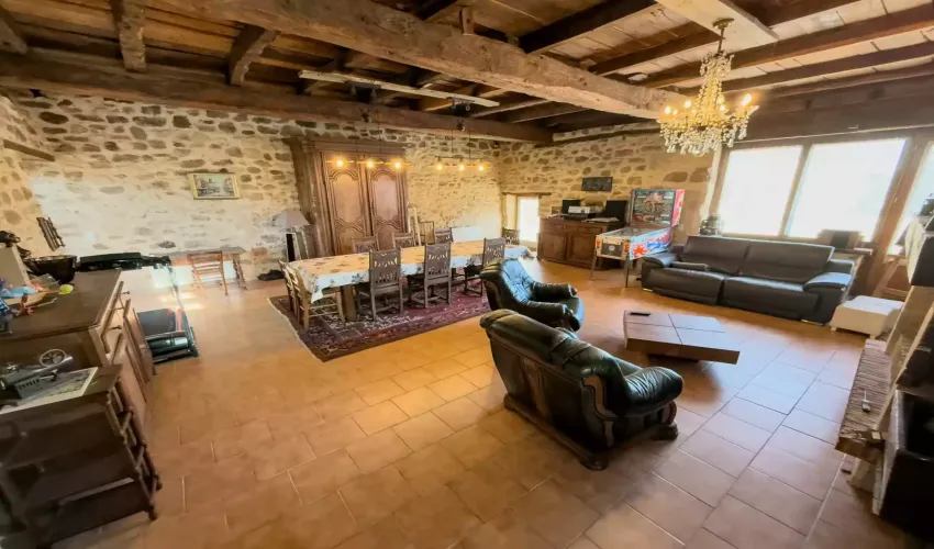Thiviers, Dordogne, 24800, France1296