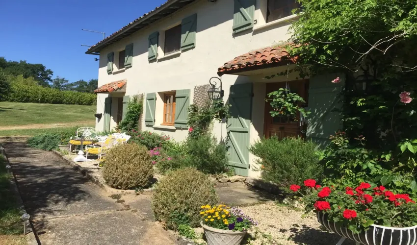 rural estate, property with land, Civray, Vienne, two homes, gîte, holiday rental potential, lake, woodland, pasture, swimming pool, barns, outbuildings, private location, no near neighbours, multi-generational living, French countryside property, income potential