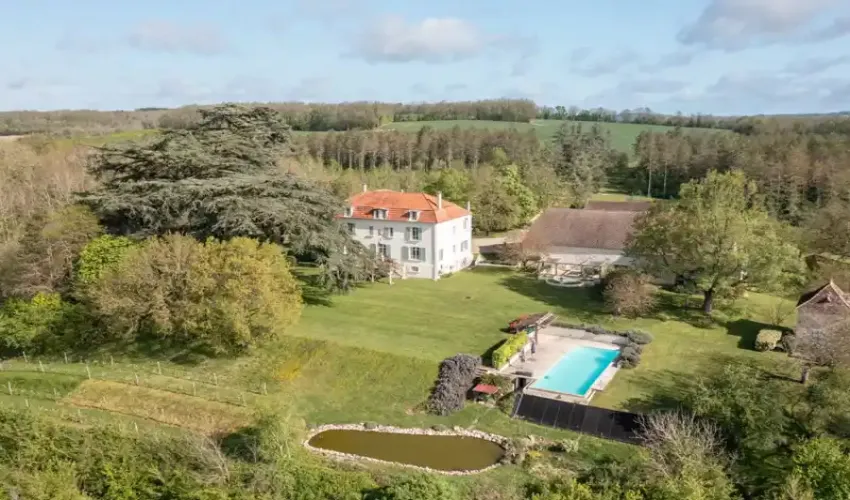 Issigeac property, Bergerac luxury estate, Art Deco property France, Maison de Maître Dordogne, vineyard estate France, property with infinity pool France, French prestige homes, guardian’s cottage France, property with tennis court France, Dordogne real estate, French country estate, Art Deco architecture France, 13 hectare estate France, wedding venue Dordogne, luxury vineyard property France