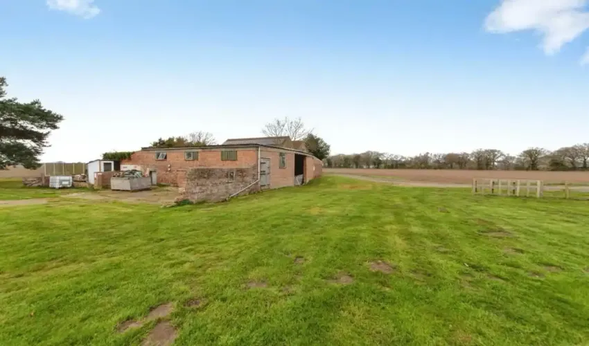 Rural Property with landLN4 4RT, United KingdomFor Sale