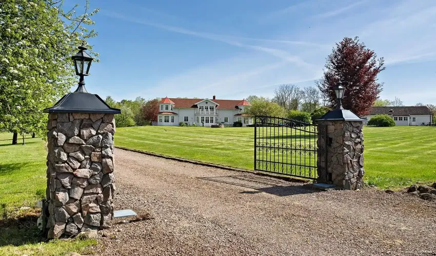 equestrian property Sweden, equestrian estate Skåne, horse farm Sweden, professional equestrian facility, indoor arena Sweden, riding arena Sweden, equestrian business for sale, horse property with income, rural property Skåne, Linderöd property for sale, Swedish horse farm, property with stables Sweden, equestrian training facility Europe