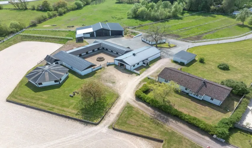 equestrian property Sweden, equestrian estate Skåne, horse farm Sweden, professional equestrian facility, indoor arena Sweden, riding arena Sweden, equestrian business for sale, horse property with income, rural property Skåne, Linderöd property for sale, Swedish horse farm, property with stables Sweden, equestrian training facility Europe